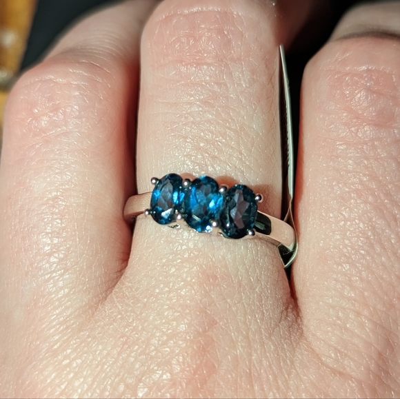 Sterling and dark blue topaz ring size 7 - Picture 3 of 3
